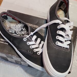 Vans Men's Black and White Canvas Sneakers